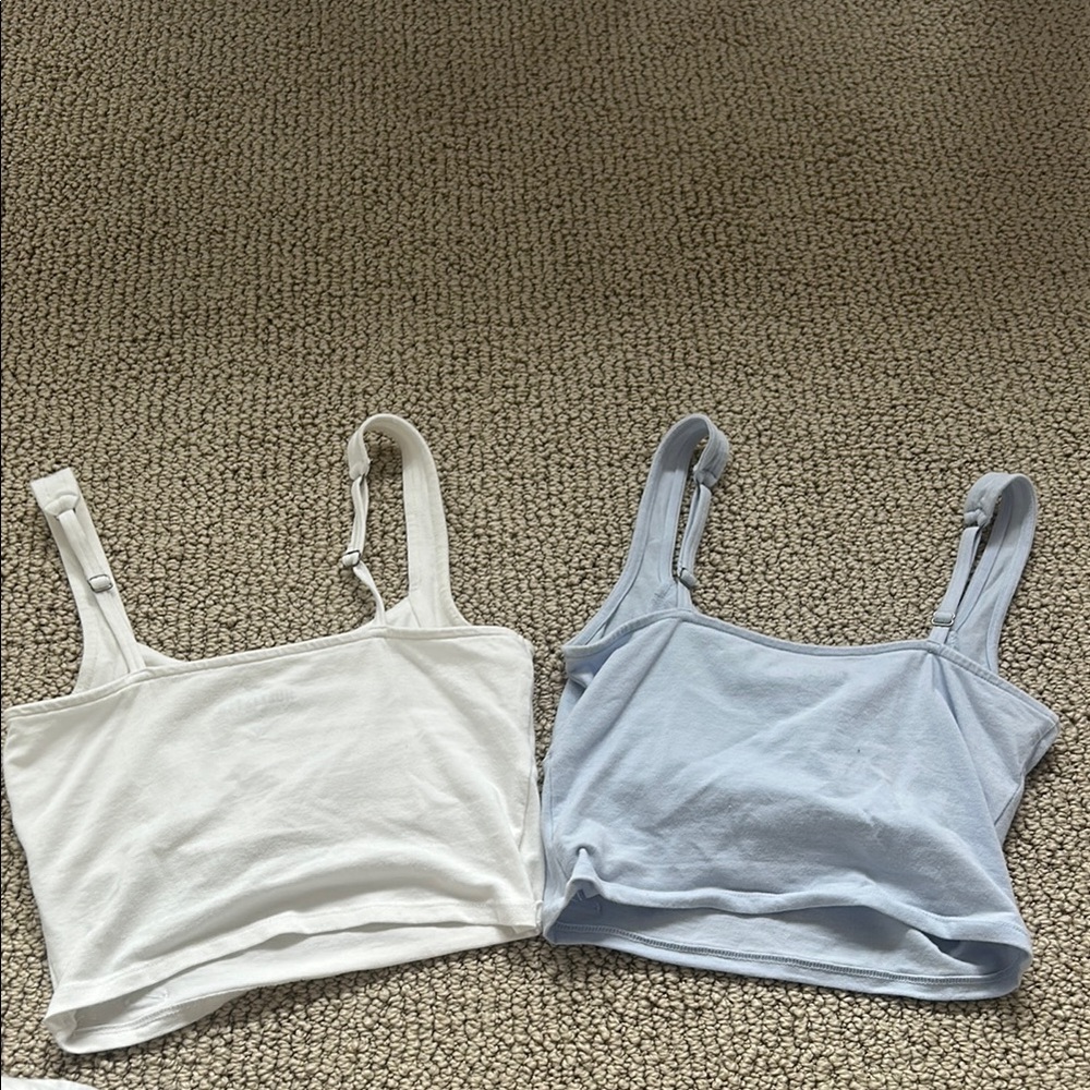Two Pack of Hollister Ruched Bust Cropped Tanks in White and Light Blue - Picture 4 of 4